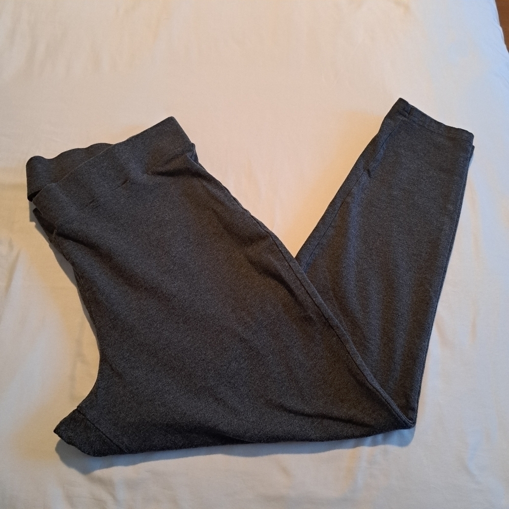 Torrid size 3X gray capri pants VGUC